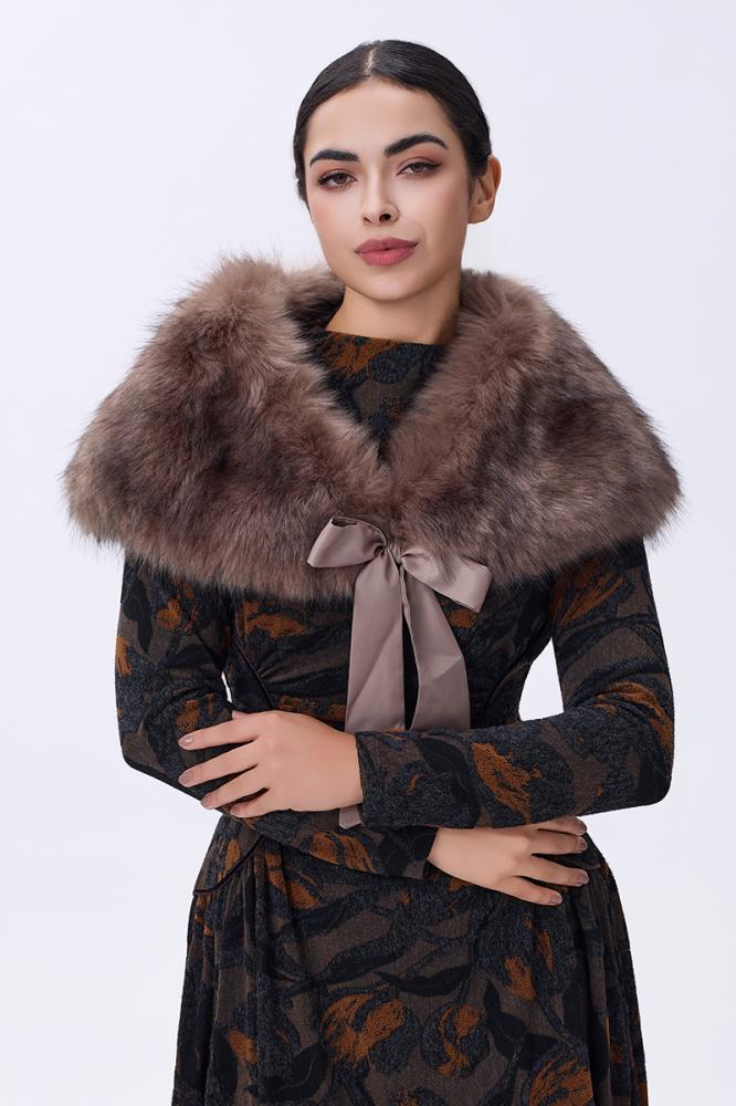 شال بني بفرو ناعم وربطة ساتان