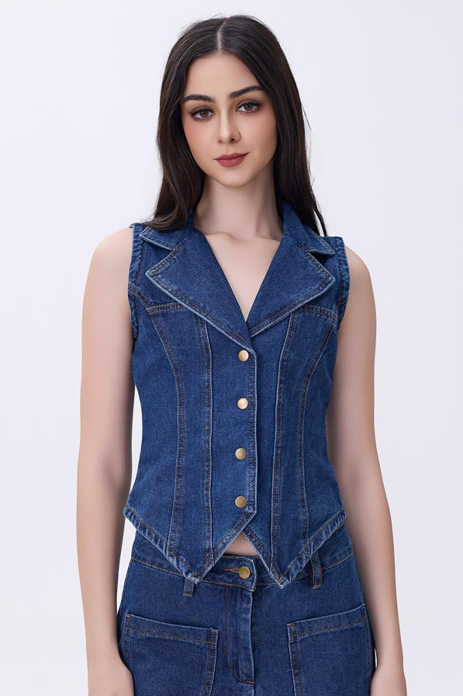 توب دنيم بدون أكمام بأزرار معدنية