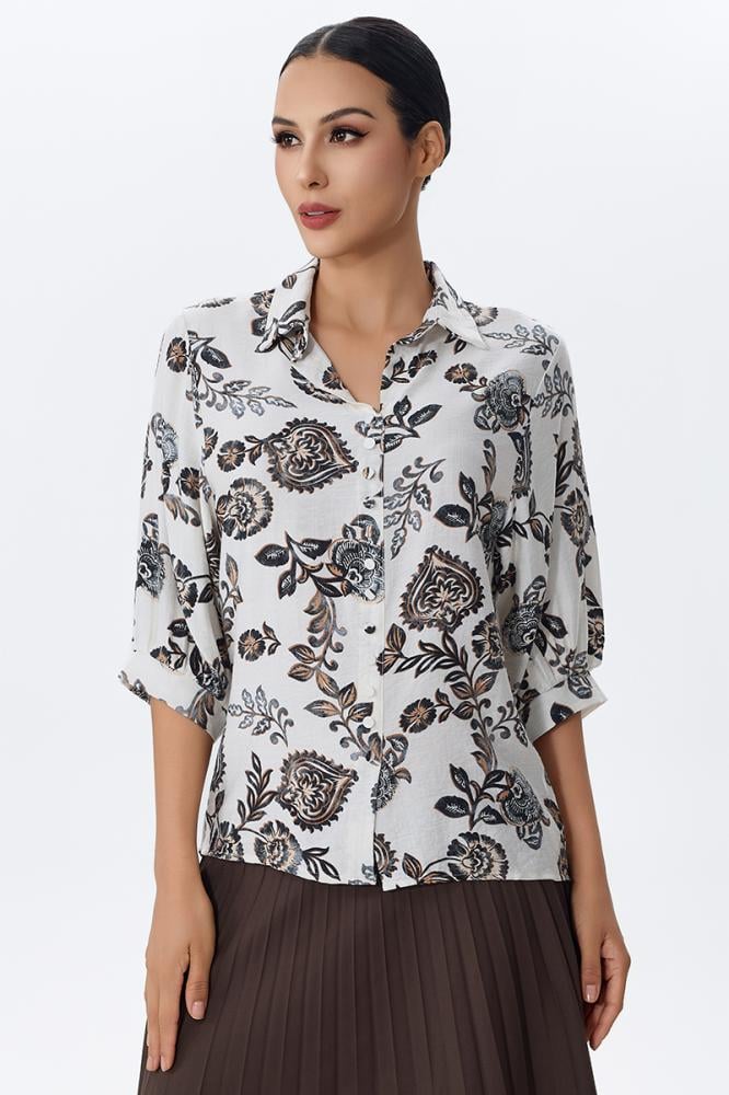 بلوزة بطبعة زخرفية أنيقة