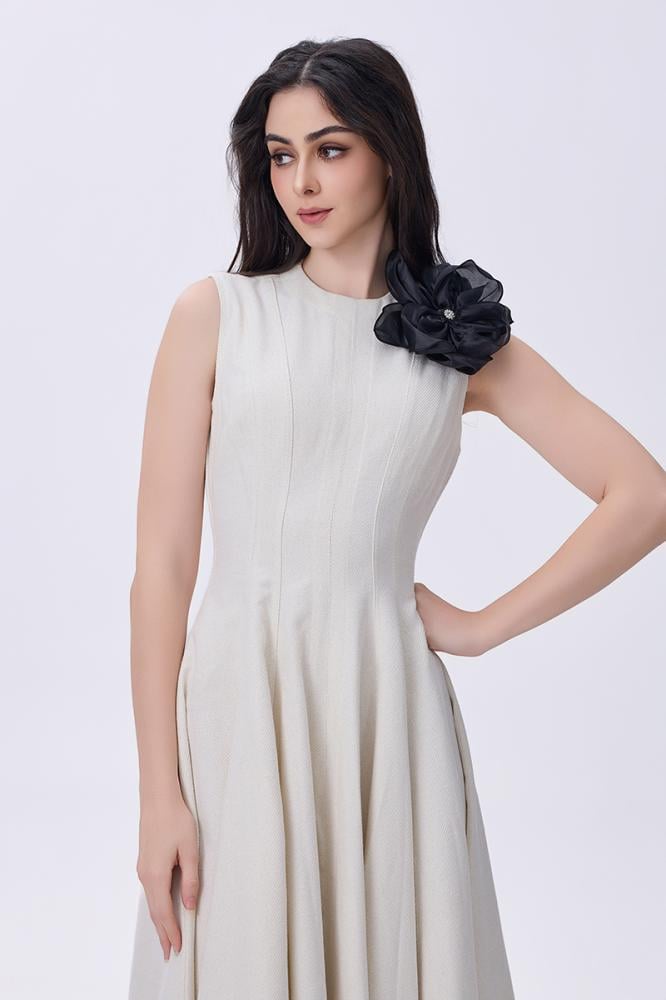 فستان بيج أنيق بدون أكمام