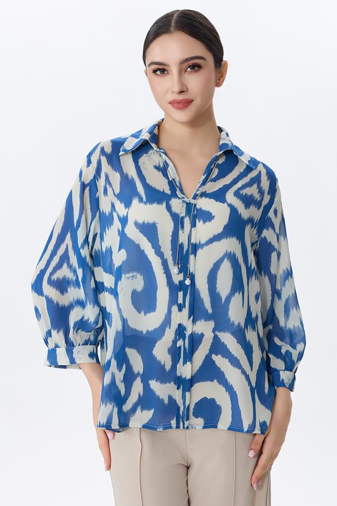 بلوزة بطبعة مميزة وأكمام ¾