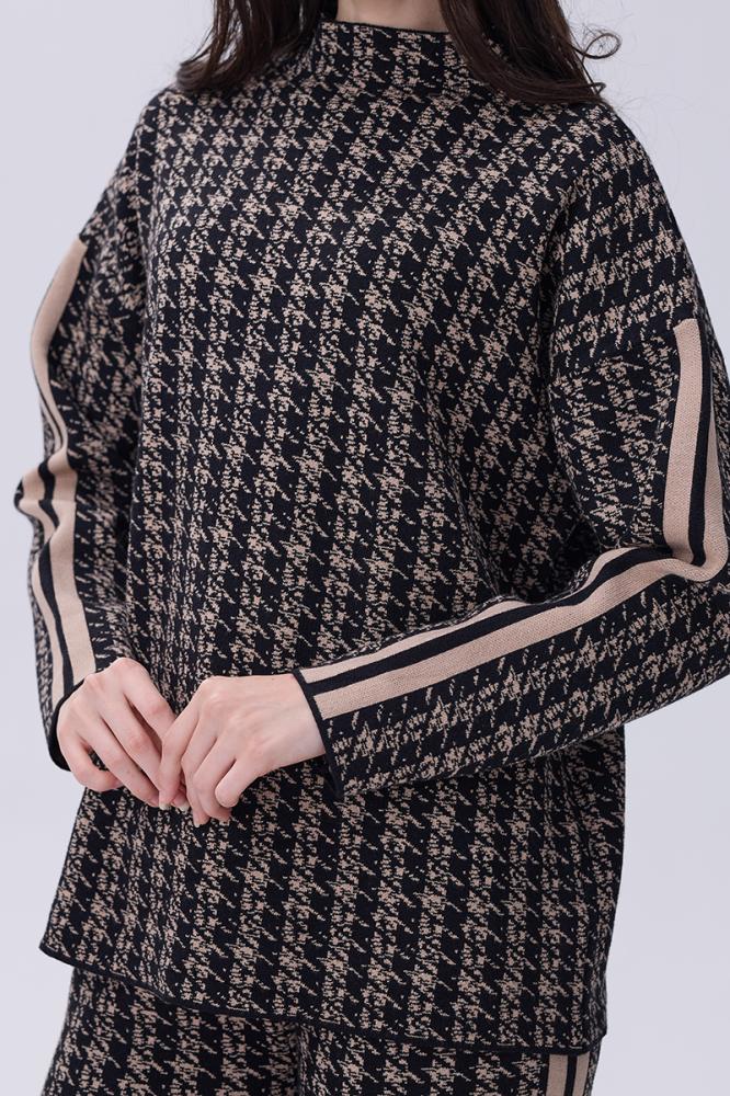 طقم أسود بنقشة بيج