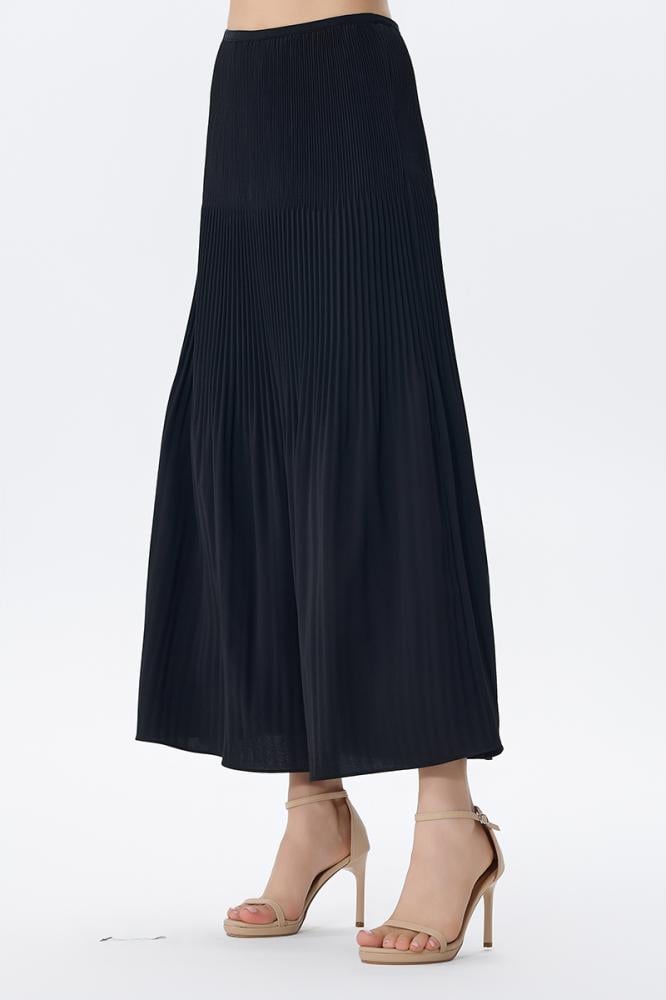 تنورة سوداء بليسيه طويلة بستايل كلاسيكي