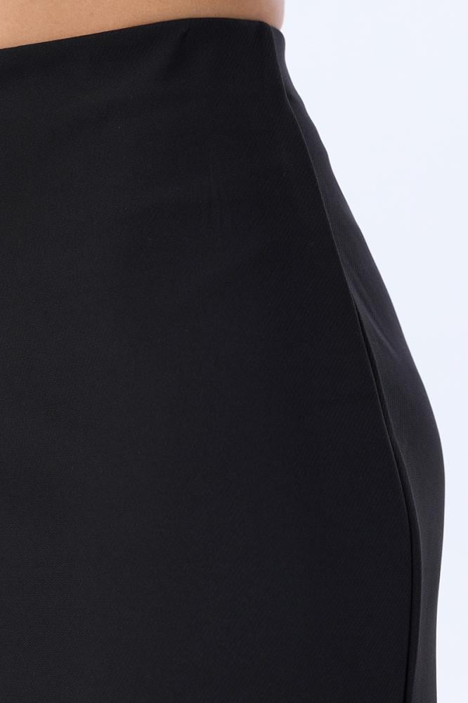 تنورة ميدي بقصة مستقيمة