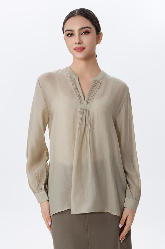 بلوزة بياقة مفتوحة بلون بيج