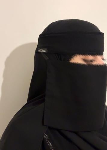 نقاب قصير