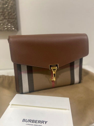 شنطة Burberry