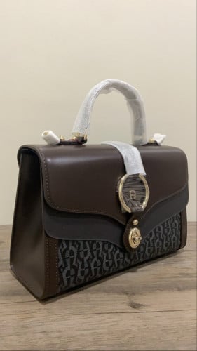 شنطة aigner