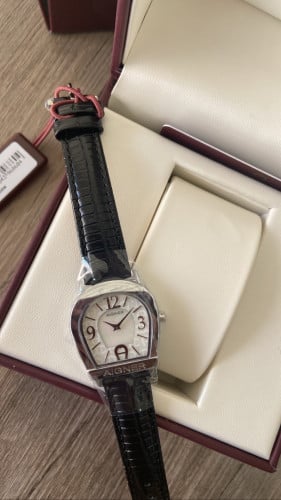 ساعة aigner