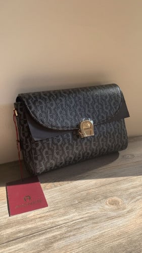 شنطة aigner
