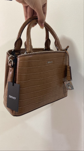 شنطة Dkny