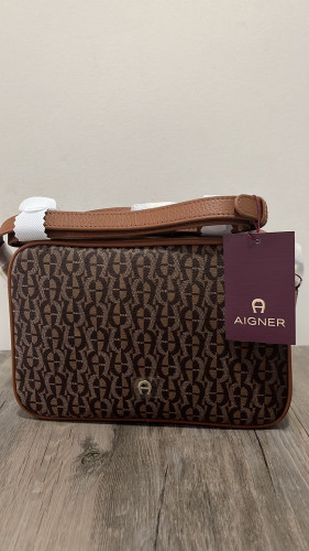شنطةaigner