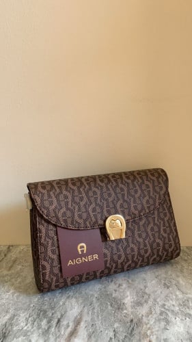 شنطة aigner