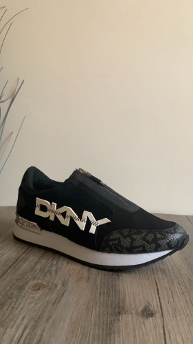 جزمة dkny