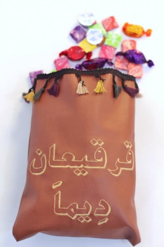 توزيعات قرقيعان من الجلد - يطرز حسب الطلب