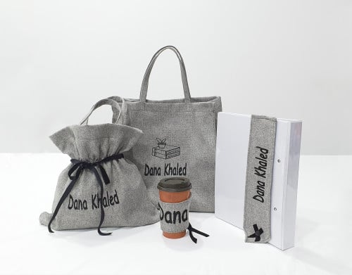 مجموعة من الأدوات المدرسية للكبار