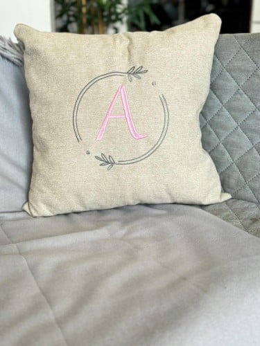 مخدة تطرز بالطلب