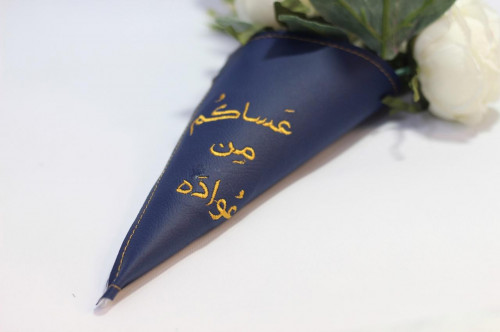 توزيعات من الجلد - قمع مطرز