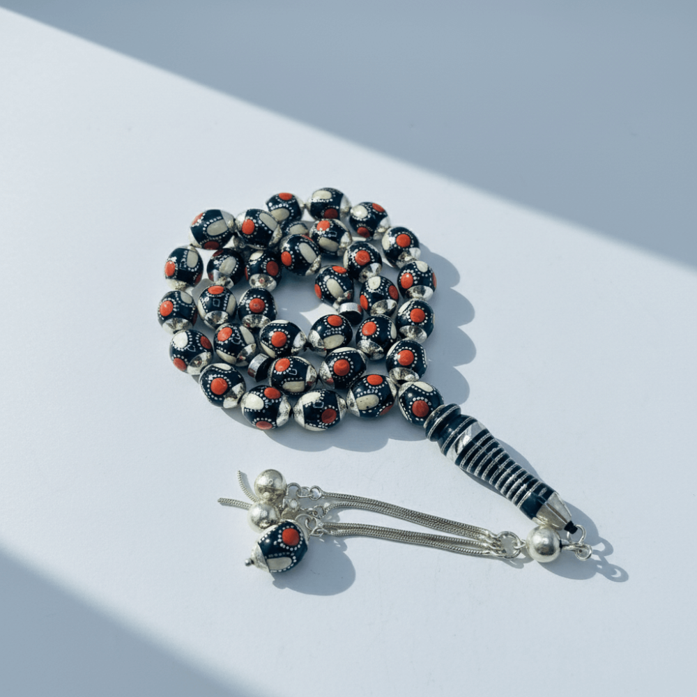 سبحة يسر بالفضة فاخرة عيار 925 مطعم بلون المرجان و العاج - 10 ملي