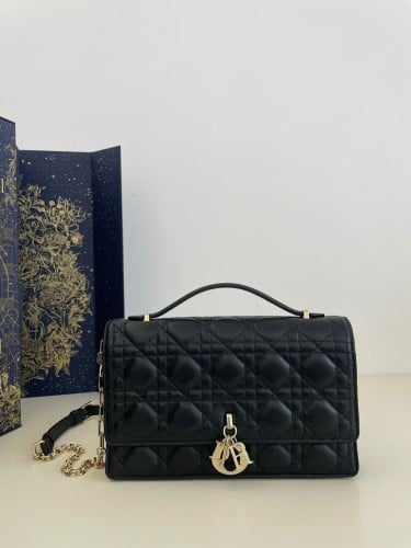 Dior 24cm