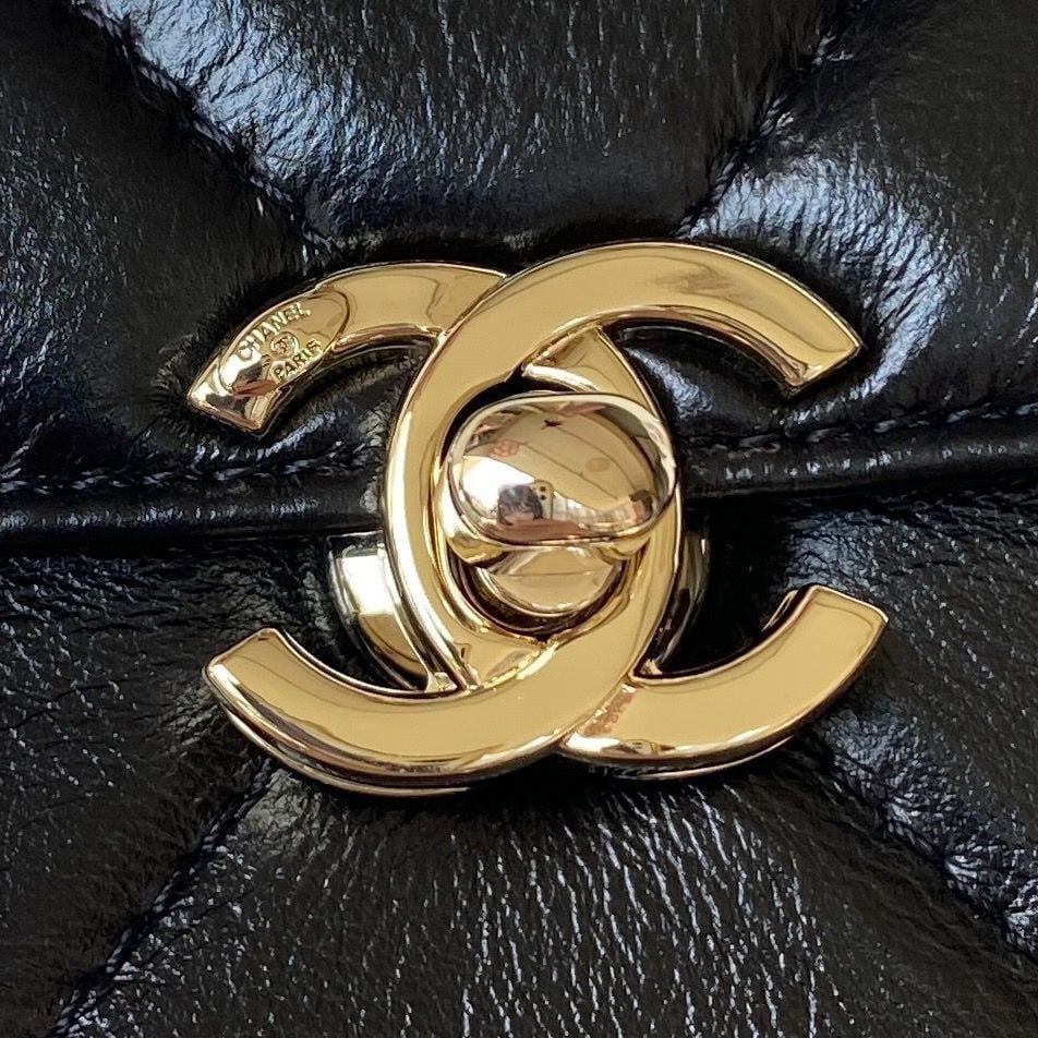 Chanel 22cm