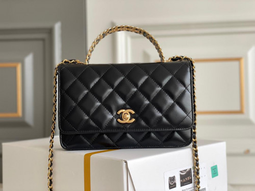 Chanel 19cm