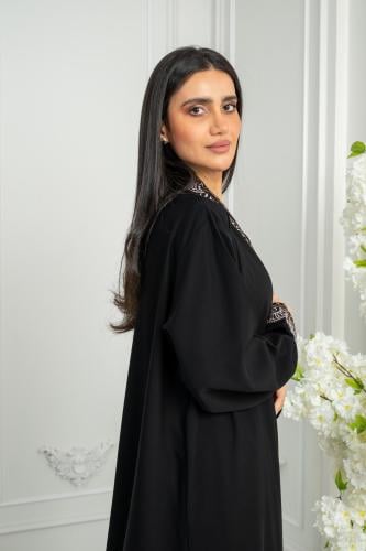 عبايه كريب مع قيطان اسود