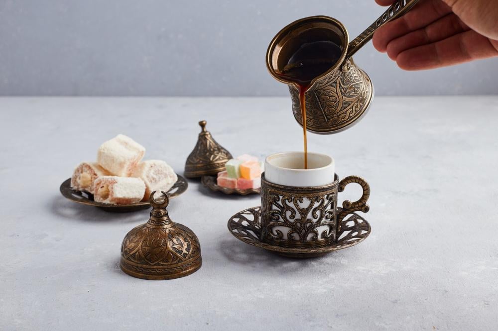 كيف تؤثر القهوة المختصة على الصيام وما هو أفضل الوقت لتناولها
