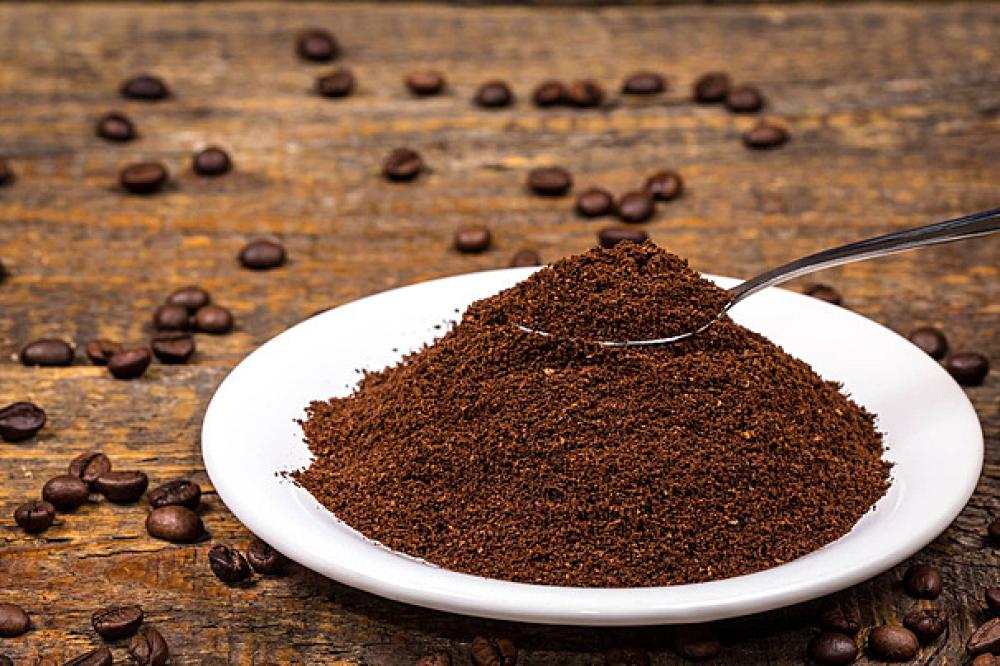 Can I use pre-ground coffee? And how does it affect the taste?