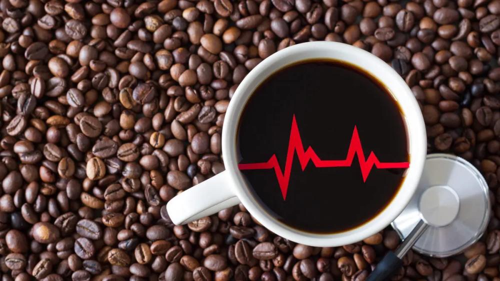 ما هي أبرز الإشارات التي تخبرك بأنك تفرط في الكافيين؟