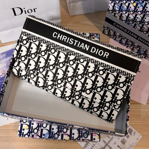 Dior face brush