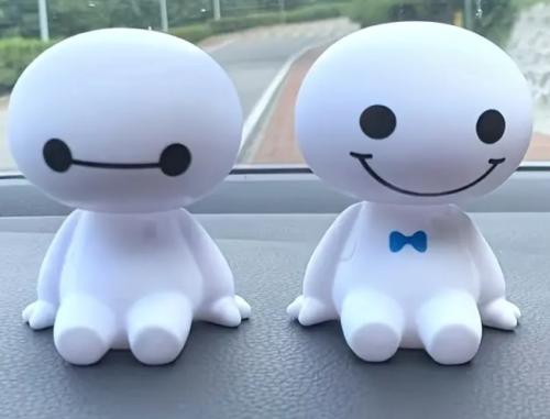 دمية baymax لزينة السيارة من فيلم ديزني الجميل. bi...
