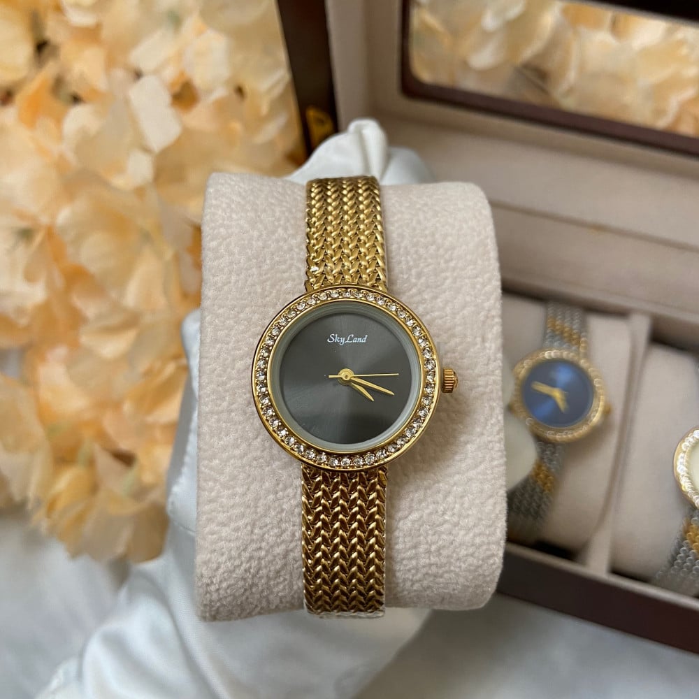 ساعة نسائية اسكاي لاند بتصميم ديور