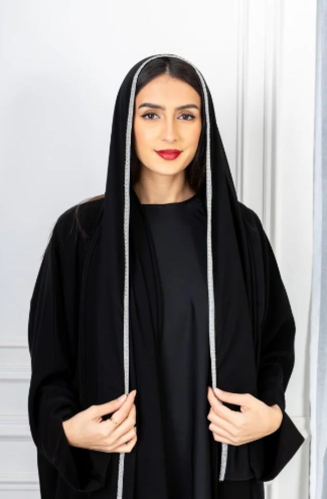 عبايات مطرزة بالورود