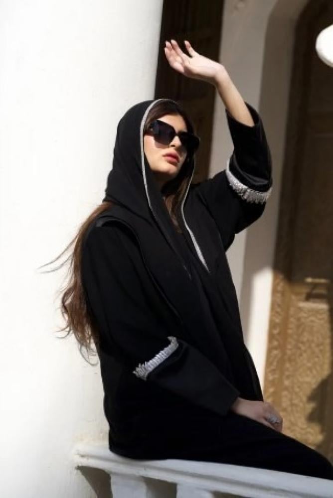 عباية مخمل اسود