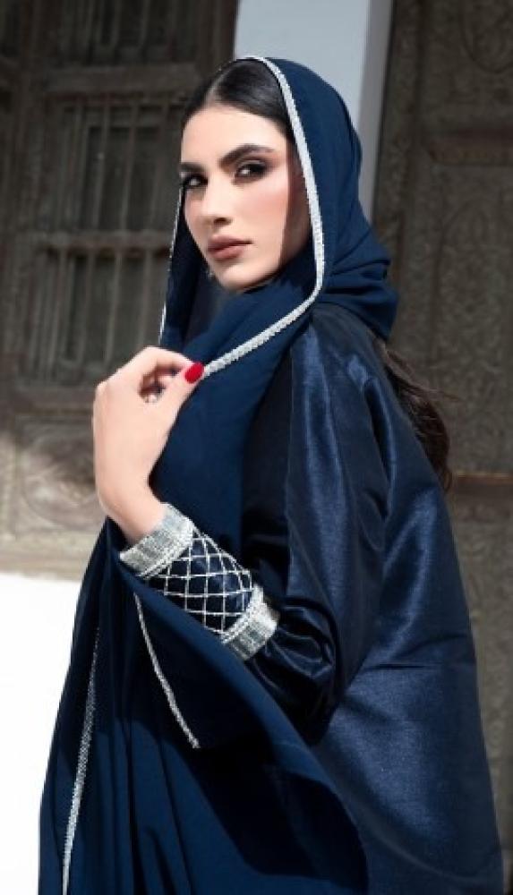 عبايات ملونة للسفر