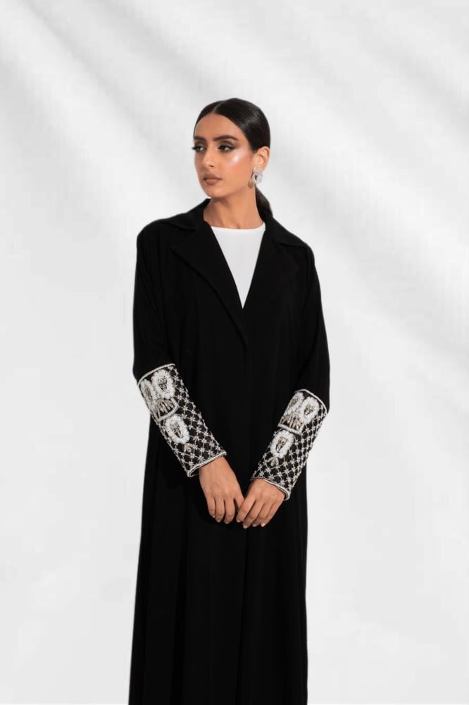 L012 - عباية كريب اسود - تطريز .
