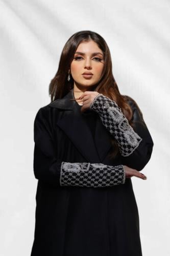 L011 - عباية تفتا أسود - تطريز .
