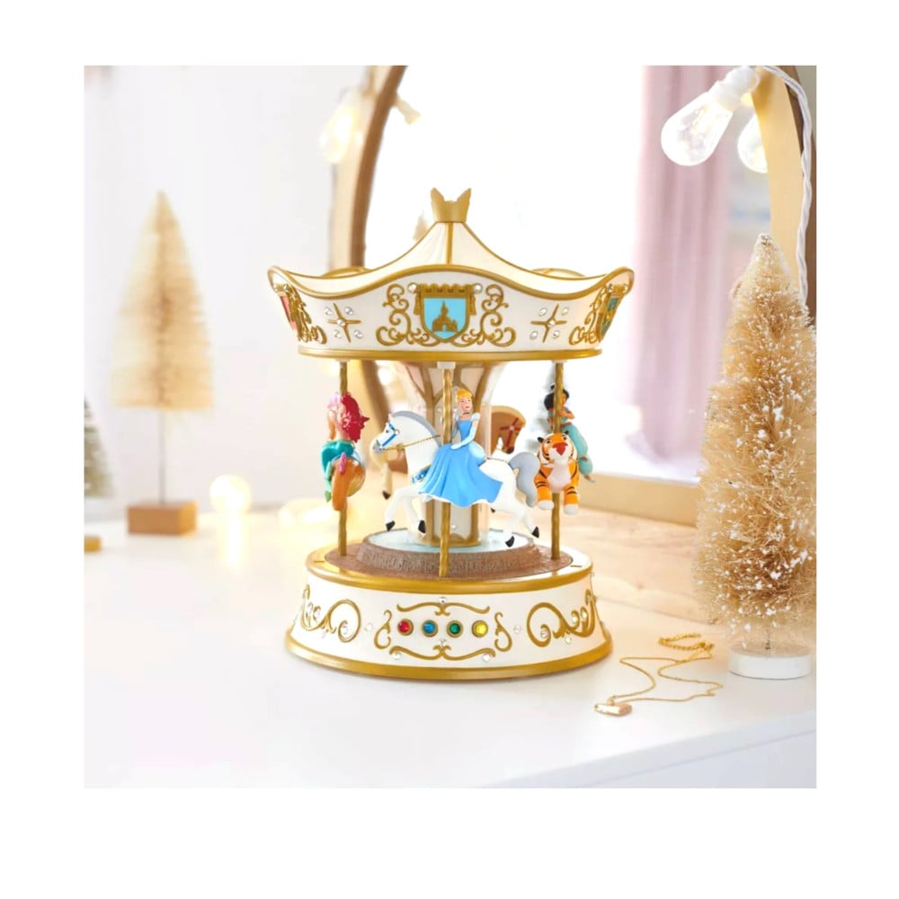 مجسم اميرات ديزني على الاحصنة