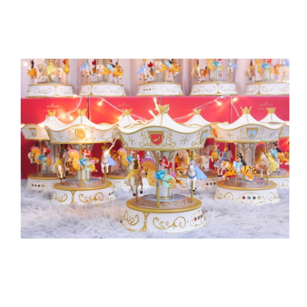 مجسم اميرات ديزني على الاحصنة