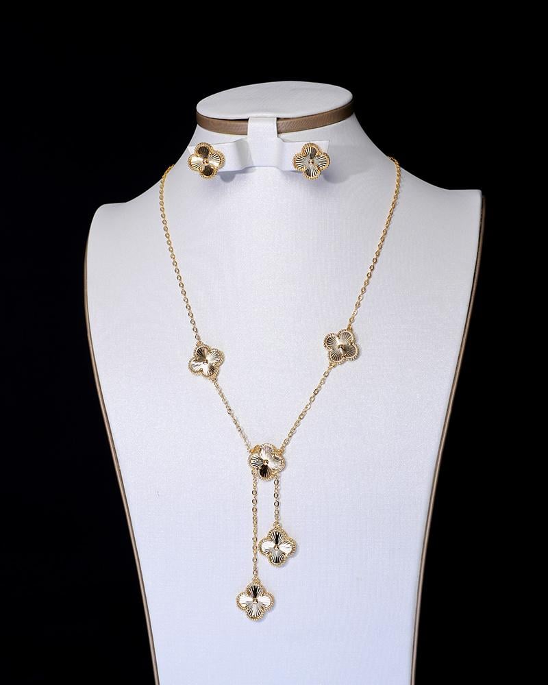 طقم بطابع الوردة