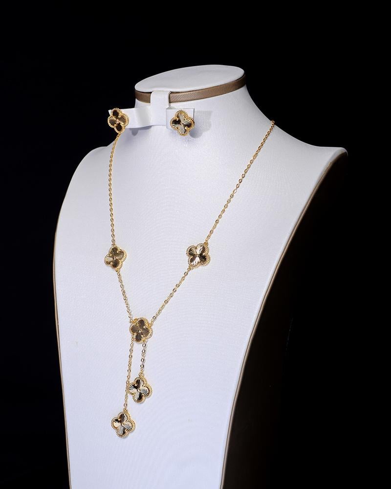 طقم بطابع الوردة