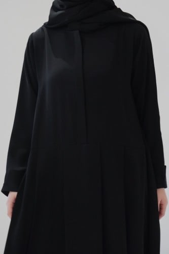 Black Crep Front Pleated Abaya - عباية كريب بكسرات...