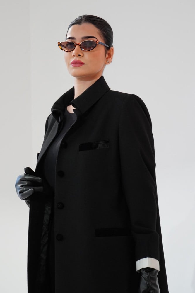 Winter coat abaya made of fine wool and embroidered with velvet