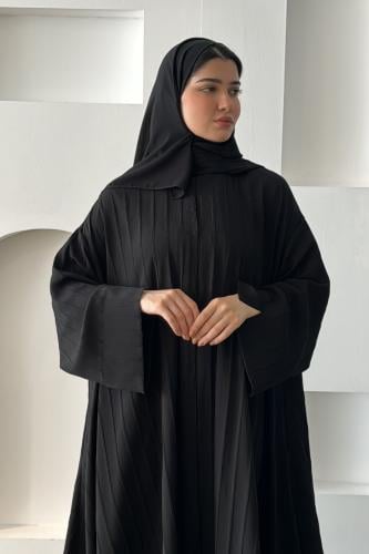 عباية بأكتاف منسدلة وعريضة