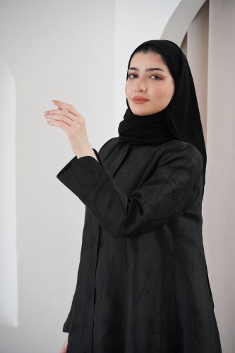 عباية جاكار مشجر أسود بقصات طولية