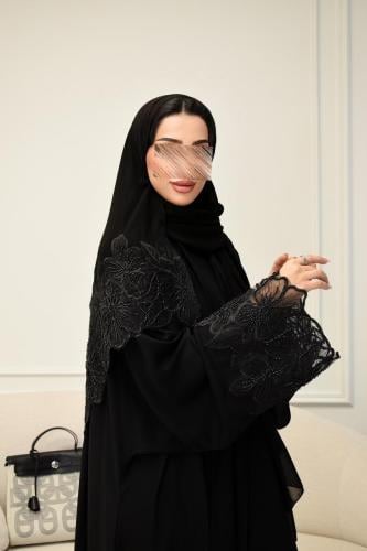 عباية تطريز وشك ورد اسود كبير