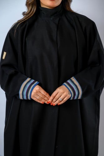عباية بأطراف كم ملون