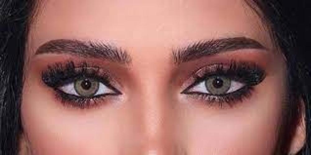 مقارنة شاملة بين الوان عدسات لنس مي وعدسات امارا