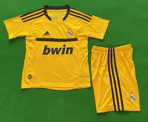 طقم ريال مدريد موسم 2011-2012 اطفال (حارس المرمى)